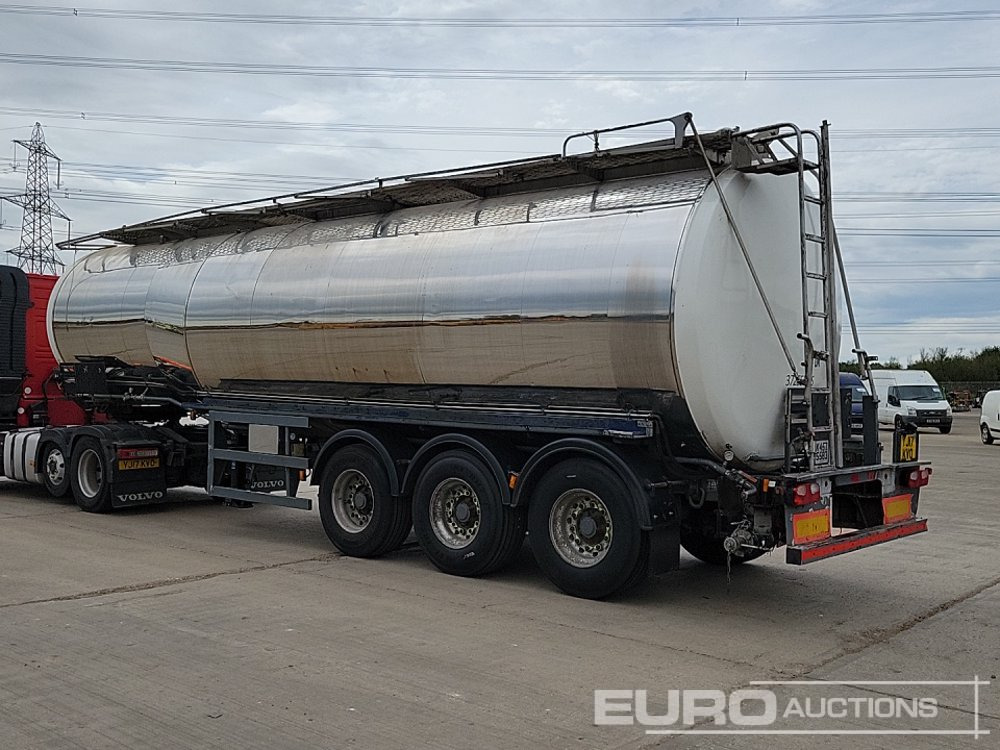 Fruehauf Tri Axle Tanker Trailer - Semi-remorque citerne: photos 3 Fruehauf Tri Axle Tanker Trailer - Semi-remorque citerne: photos 3