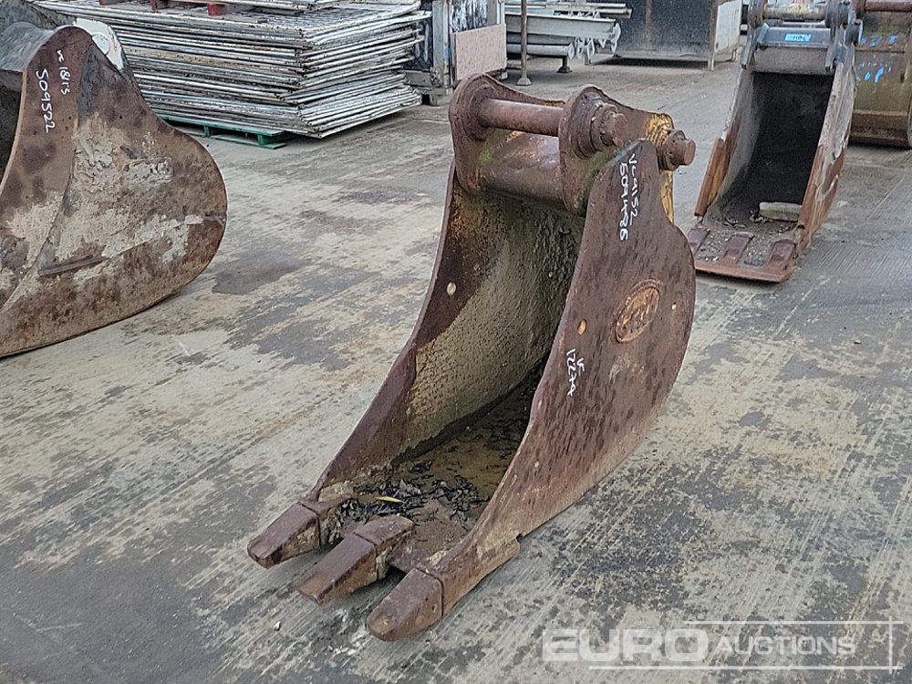 Geith 18" Digging Bucket 65mm Pin to suit 13 Ton Excavator - Godet: photos 1 Geith 18" Digging Bucket 65mm Pin to suit 13 Ton Excavator - Godet: photos 1