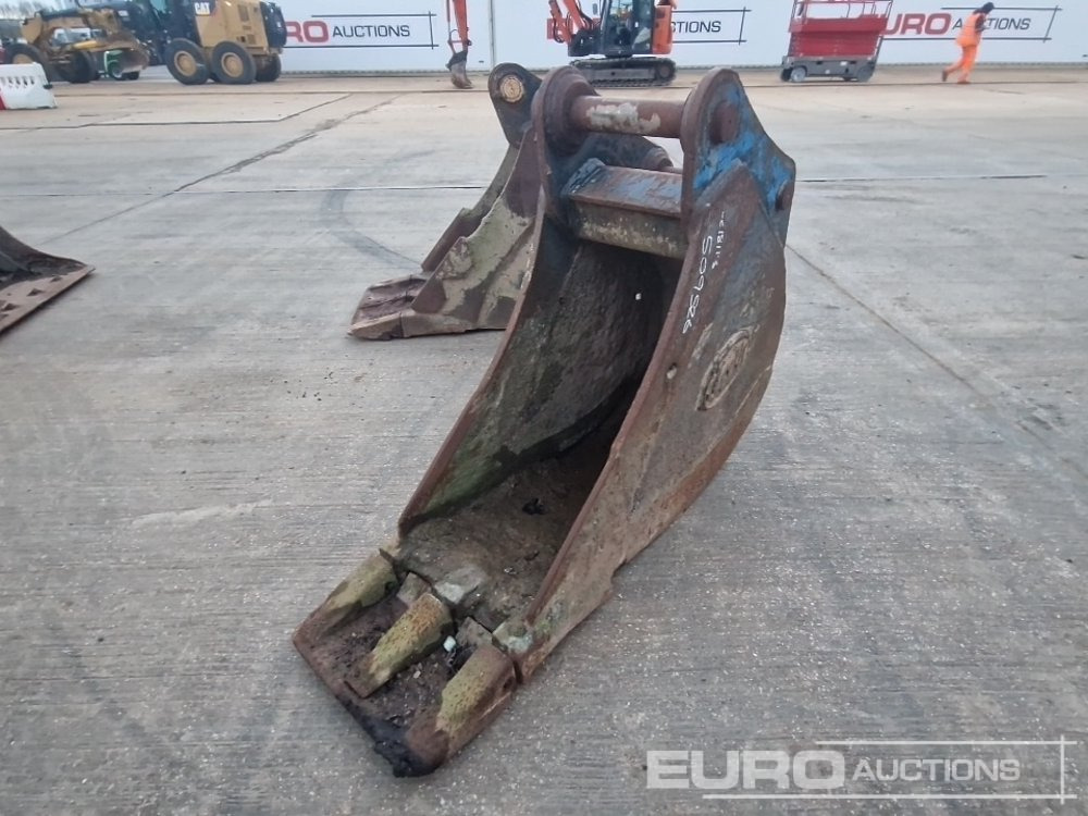 Geith 18" Digging Bucket 65mm Pin to suit 13 Ton Excavator - Godet: photos 1 Geith 18" Digging Bucket 65mm Pin to suit 13 Ton Excavator - Godet: photos 1