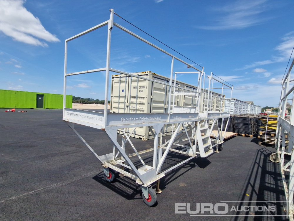 Grantham Fabrications 20' Wheeled 5 Step Access Platform - Matériel de chantier: photos 1 Grantham Fabrications 20' Wheeled 5 Step Access Platform - Matériel de chantier: photos 1