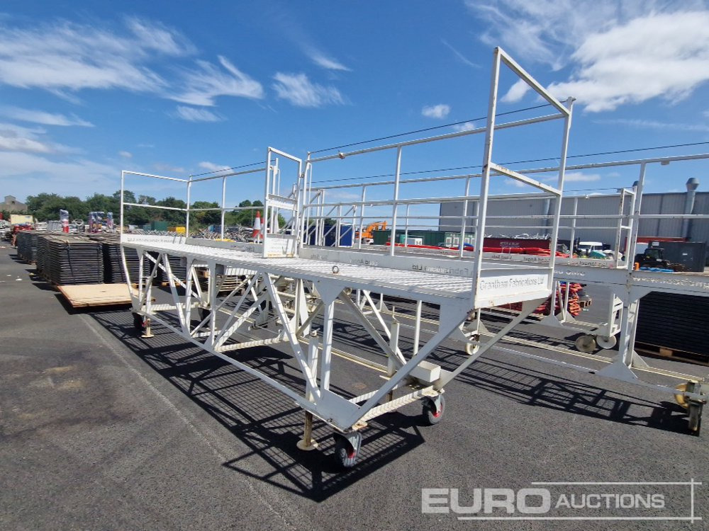 Grantham Fabrications 20' Wheeled 5 Step Access Platform - Matériel de chantier: photos 5 Grantham Fabrications 20' Wheeled 5 Step Access Platform - Matériel de chantier: photos 5