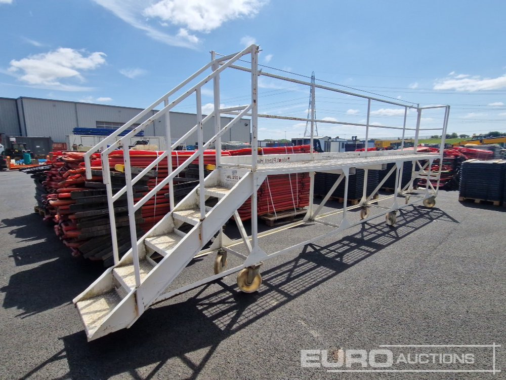 Grantham Fabrications 20' Wheeled 6 Step Access Platform - Matériel de chantier: photos 1 Grantham Fabrications 20' Wheeled 6 Step Access Platform - Matériel de chantier: photos 1