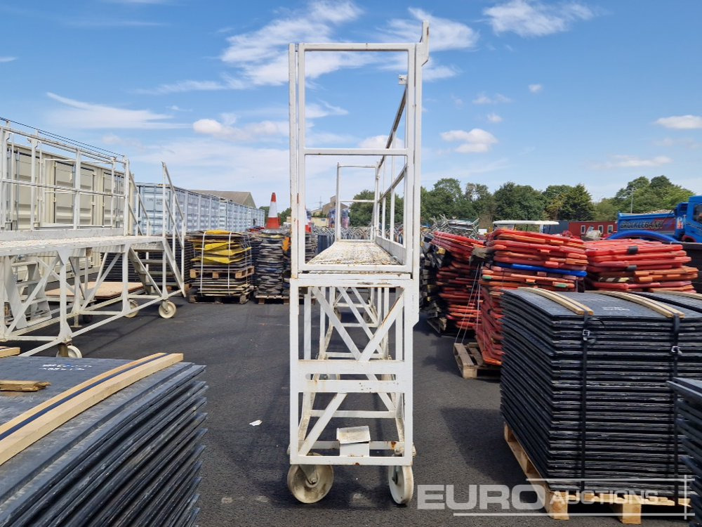 Grantham Fabrications 20' Wheeled 6 Step Access Platform - Matériel de chantier: photos 5 Grantham Fabrications 20' Wheeled 6 Step Access Platform - Matériel de chantier: photos 5