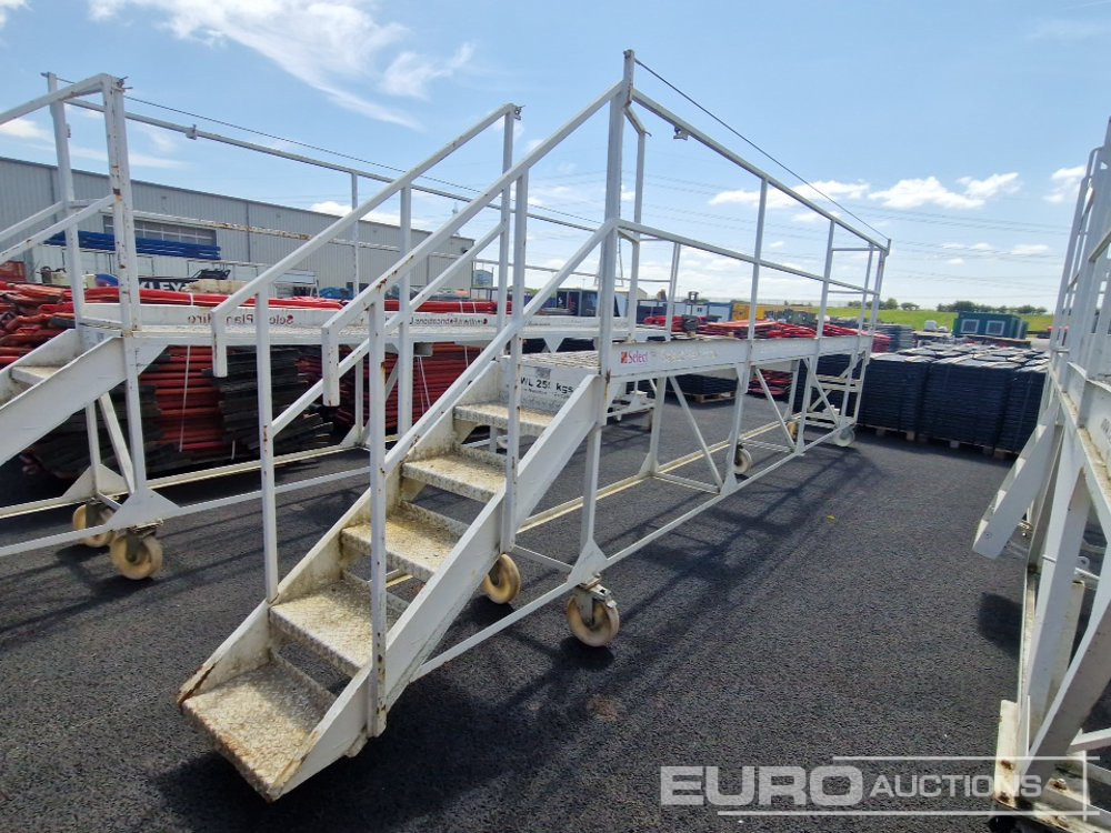 Grantham Fabrications 20' Wheeled 6 Step Access Platform - Matériel de chantier: photos 1 Grantham Fabrications 20' Wheeled 6 Step Access Platform - Matériel de chantier: photos 1