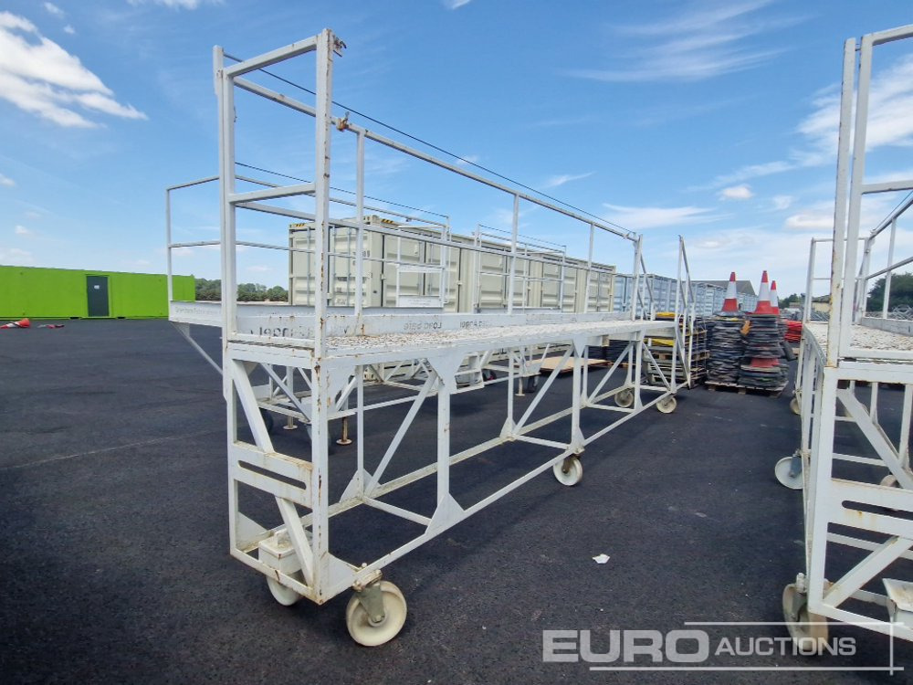 Grantham Fabrications 20' Wheeled 6 Step Access Platform - Matériel de chantier: photos 4 Grantham Fabrications 20' Wheeled 6 Step Access Platform - Matériel de chantier: photos 4