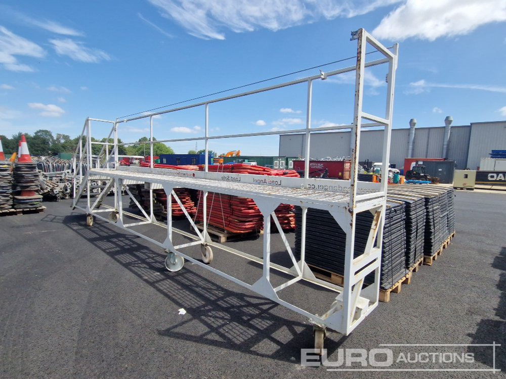 Grantham Fabrications 20' Wheeled 6 Step Access Platform - Matériel de chantier: photos 4 Grantham Fabrications 20' Wheeled 6 Step Access Platform - Matériel de chantier: photos 4