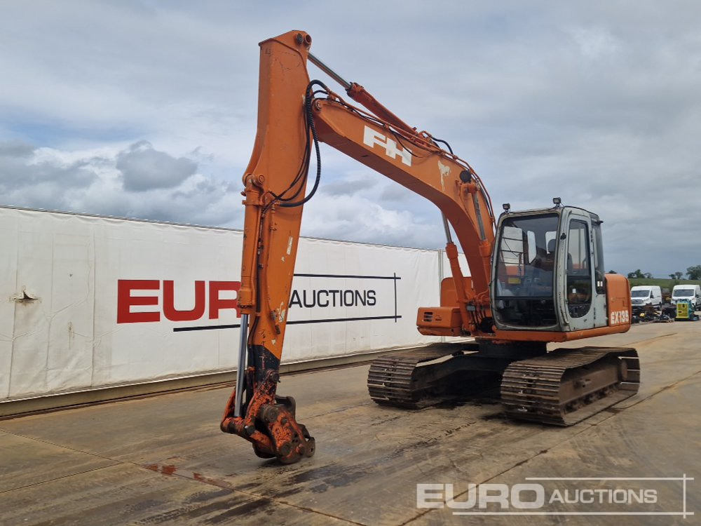 Hitachi EX135 - Pelle sur chenille: photos 1 Hitachi EX135 - Pelle sur chenille: photos 1