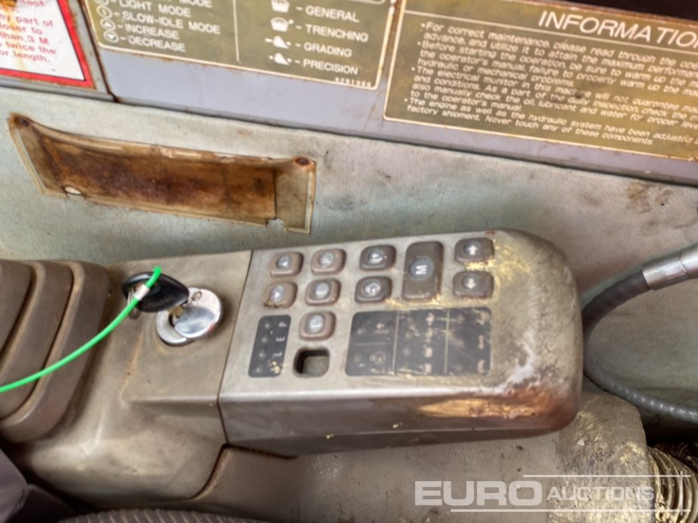 Pelle sur chenille Hitachi EX200: photos 31