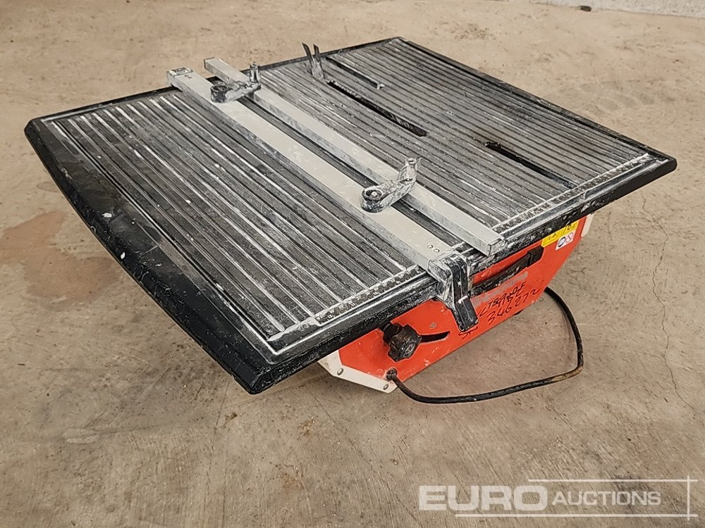 Husqvarna TS230F 110 Volt Tile Saw - Matériel de chantier: photos 4 Husqvarna TS230F 110 Volt Tile Saw - Matériel de chantier: photos 4