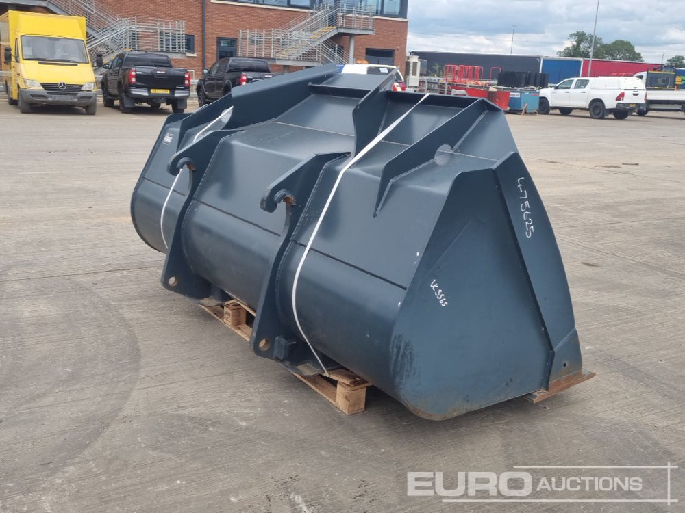 Hyundai 104" Loading Bucket to suit Hyundai HL940 Wheeled Loader - Godet: photos 5 Hyundai 104" Loading Bucket to suit Hyundai HL940 Wheeled Loader - Godet: photos 5