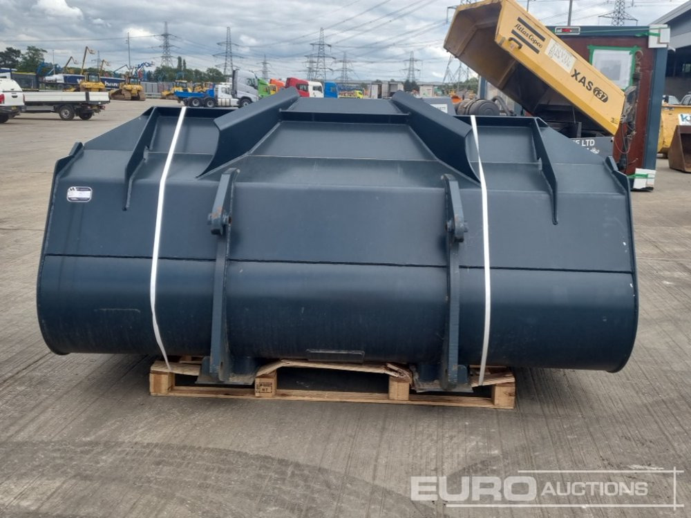 Hyundai 104" Loading Bucket to suit Hyundai HL940 Wheeled Loader - Godet: photos 4 Hyundai 104" Loading Bucket to suit Hyundai HL940 Wheeled Loader - Godet: photos 4