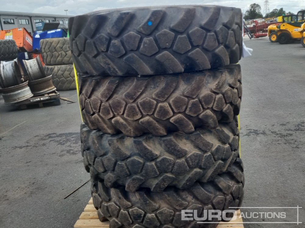 JCB 15.5-25 L-2 Tyre (4 of) - Pneu: photos 4 JCB 15.5-25 L-2 Tyre (4 of) - Pneu: photos 4
