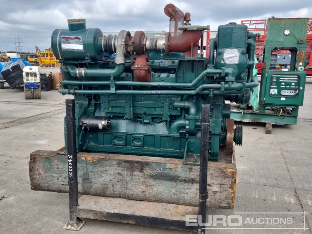 Komatsu 6 Cylinder Engine - Moteur: photos 2 Komatsu 6 Cylinder Engine - Moteur: photos 2