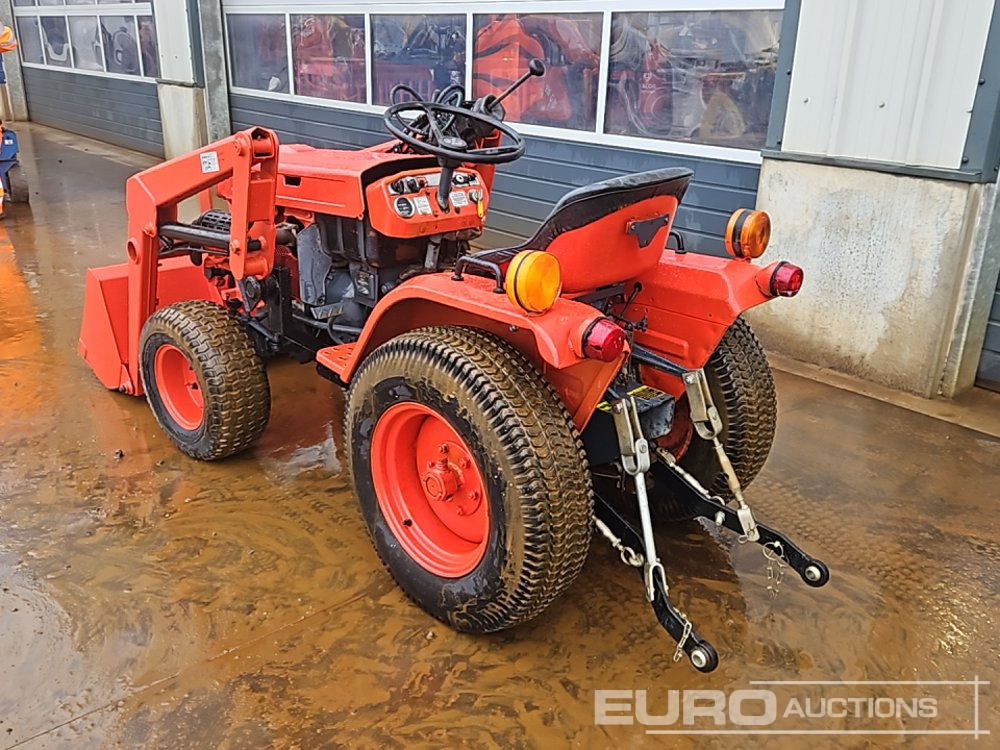 Kubota 4WD Compact Tractor, Front Loader - Micro tracteur: photos 3 Kubota 4WD Compact Tractor, Front Loader - Micro tracteur: photos 3