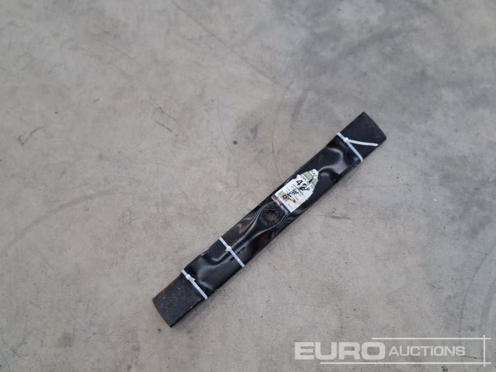 Lawnmower Blades to Suit 42" John Deere Mower (2 of) - Matériel de chantier: photos 5 Lawnmower Blades to Suit 42" John Deere Mower (2 of) - Matériel de chantier: photos 5