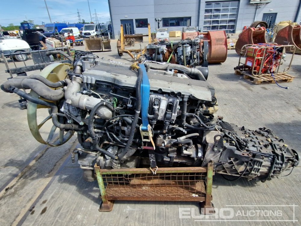 MAN 6 Cylinder Engine, Gearbox - Moteur: photos 4 MAN 6 Cylinder Engine, Gearbox - Moteur: photos 4