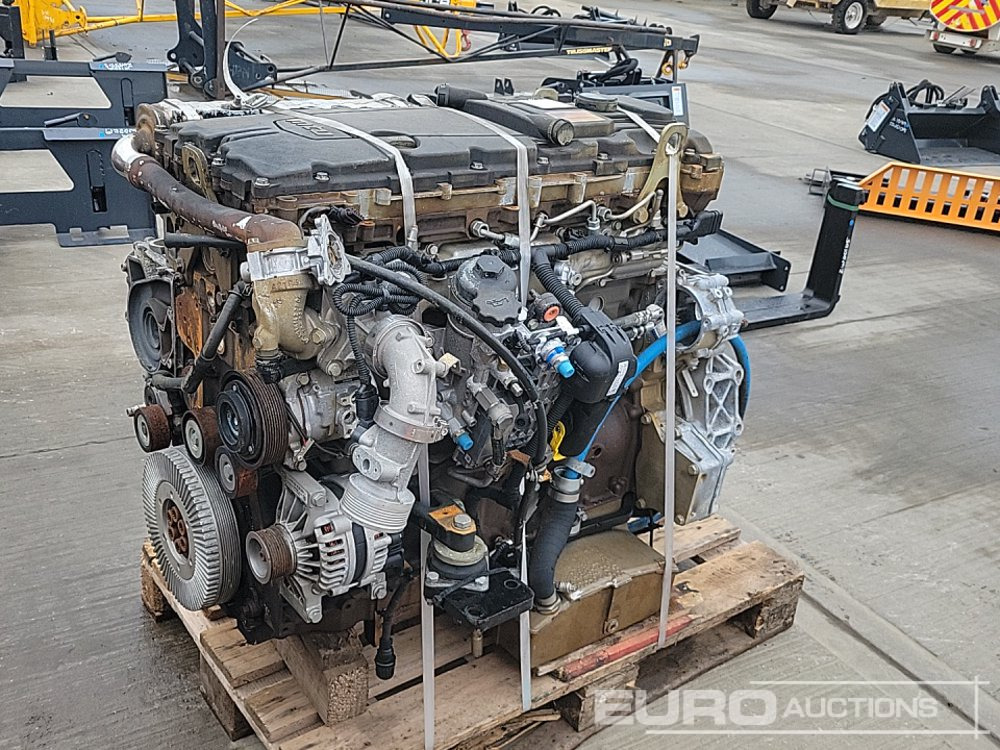 MTU 6 Cylinder Engine - Moteur: photos 1 MTU 6 Cylinder Engine - Moteur: photos 1