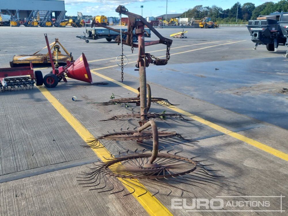 Hay Rake to suit 3 Point Linkage - Machine agricole: photos 2 Hay Rake to suit 3 Point Linkage - Machine agricole: photos 2