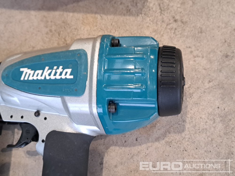 Matériel de chantier Makita AT1150A Prenumatic Nailer (Body Only): photos 13