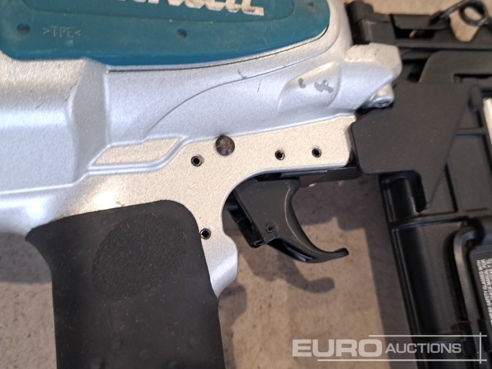Matériel de chantier Makita AT1150A Prenumatic Nailer (Body Only): photos 16