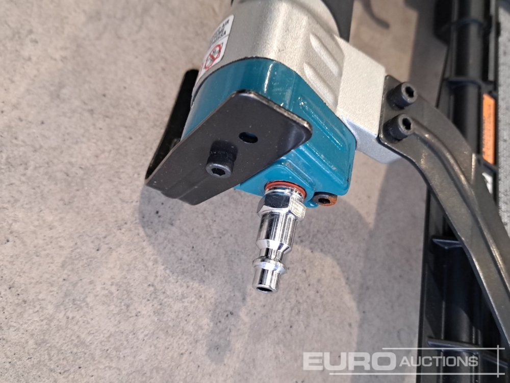 Matériel de chantier Makita AT1150A Prenumatic Nailer (Body Only): photos 17