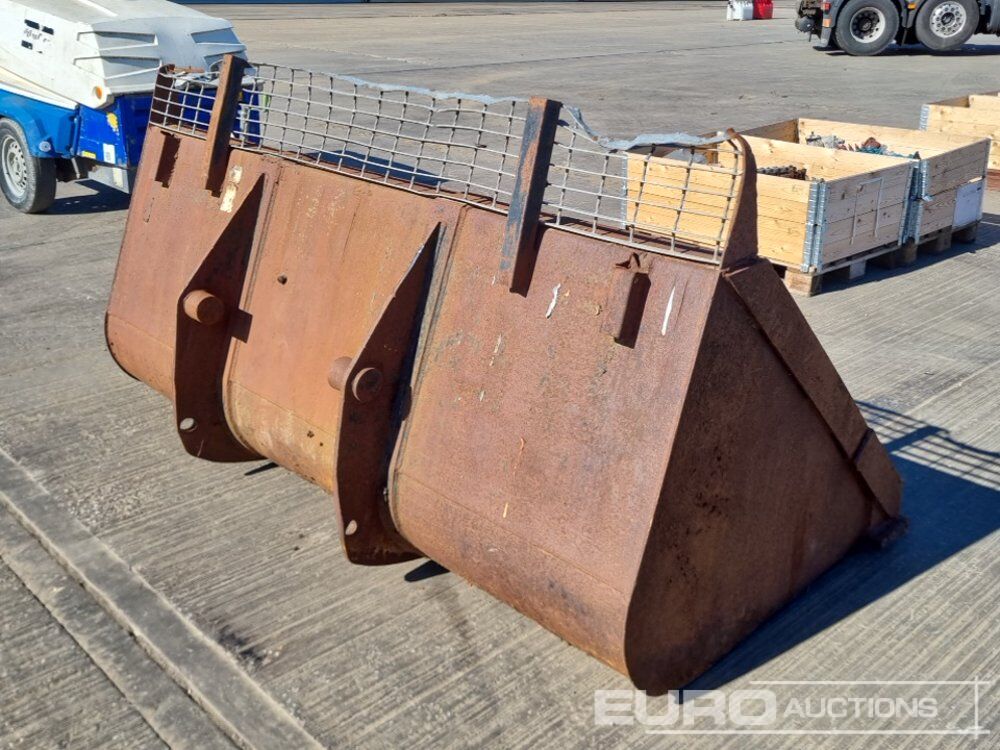 Manitou 94" Loading Bucket to suit Telehandler - Godet: photos 5 Manitou 94" Loading Bucket to suit Telehandler - Godet: photos 5