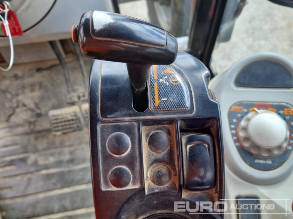 Tracteur agricole Massey Ferguson 6480: photos 36