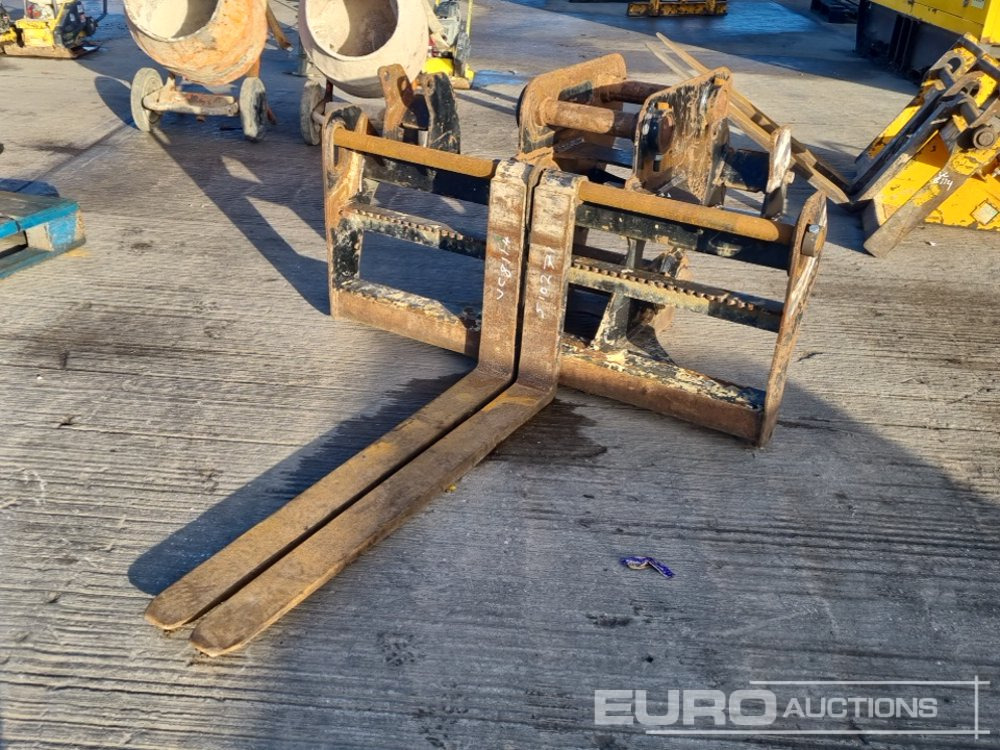 Fork Frame & Forks 65mm Pin to suit 13 Ton Excavator - Matériel de manutention: photos 1 Fork Frame & Forks 65mm Pin to suit 13 Ton Excavator - Matériel de manutention: photos 1