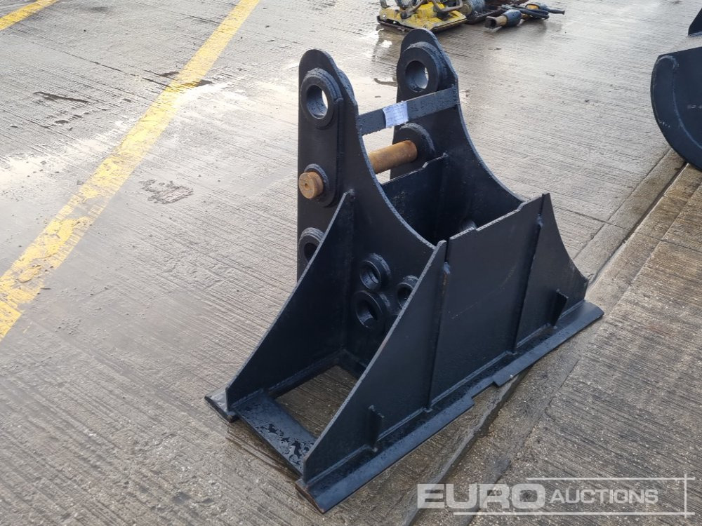 Matériel de manutention Unused Pallet Fork Frame 65mm Pin to suit 13 Ton Excavator: photos 7