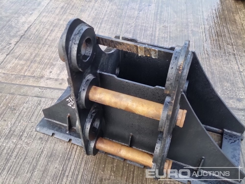 Matériel de manutention Unused Pallet Fork Frame 65mm Pin to suit 13 Ton Excavator: photos 11