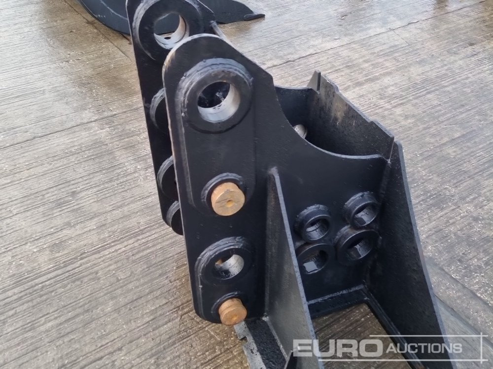 Matériel de manutention Unused Pallet Fork Frame 65mm Pin to suit 13 Ton Excavator: photos 12