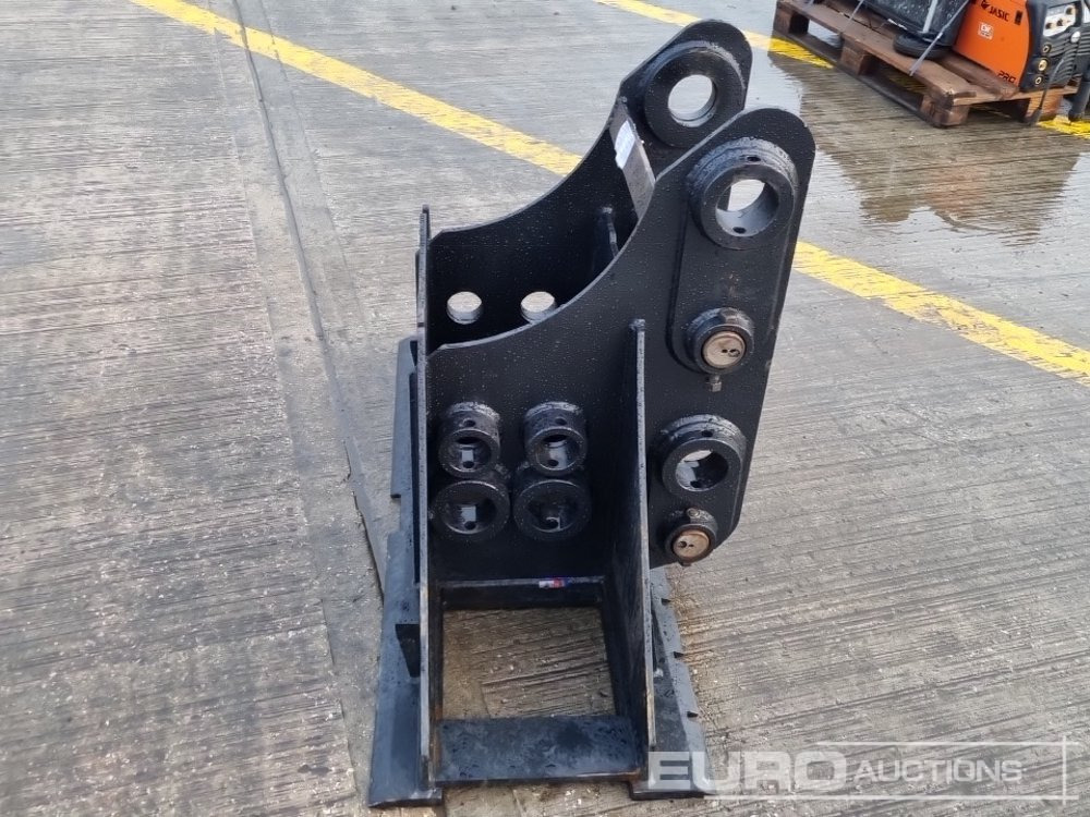 Matériel de manutention Unused Pallet Fork Frame 65mm Pin to suit 13 Ton Excavator: photos 9