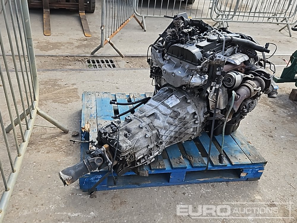 Mercedes 4 Cylinder Engine, Gearbox - Moteur: photos 1 Mercedes 4 Cylinder Engine, Gearbox - Moteur: photos 1