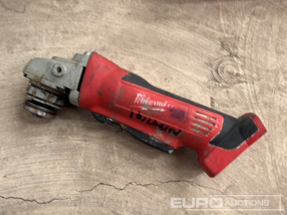 Milwaukee HD18 AG115 Cordless Grinder (Body & Case Only) - Matériel de chantier: photos 2 Milwaukee HD18 AG115 Cordless Grinder (Body & Case Only) - Matériel de chantier: photos 2
