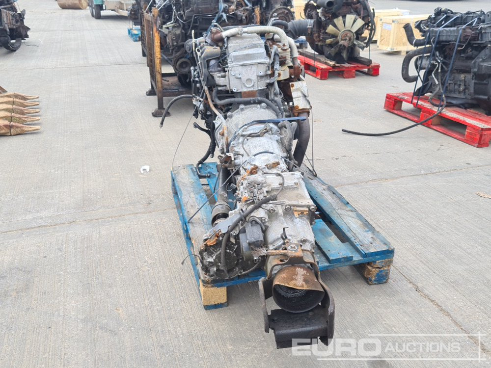 Mitsubishi 4 Cylinder Engine, Gearbox, Pump - Moteur: photos 4 Mitsubishi 4 Cylinder Engine, Gearbox, Pump - Moteur: photos 4