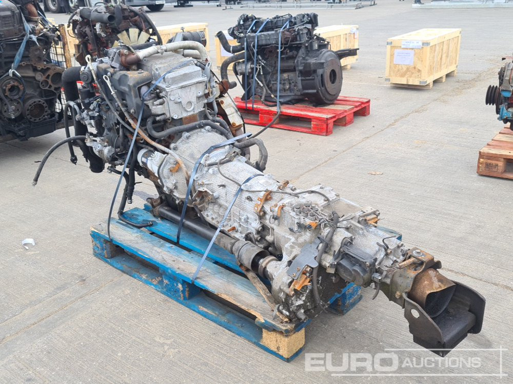 Mitsubishi 4 Cylinder Engine, Gearbox, Pump - Moteur: photos 3 Mitsubishi 4 Cylinder Engine, Gearbox, Pump - Moteur: photos 3