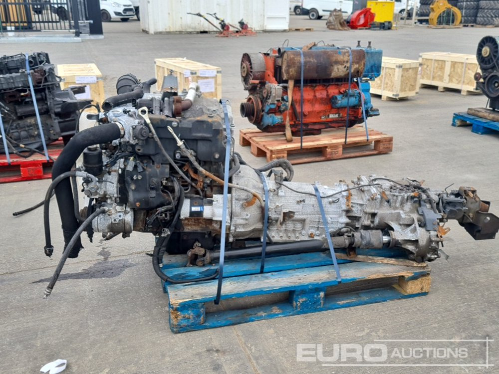 Mitsubishi 4 Cylinder Engine, Gearbox, Pump - Moteur: photos 2 Mitsubishi 4 Cylinder Engine, Gearbox, Pump - Moteur: photos 2