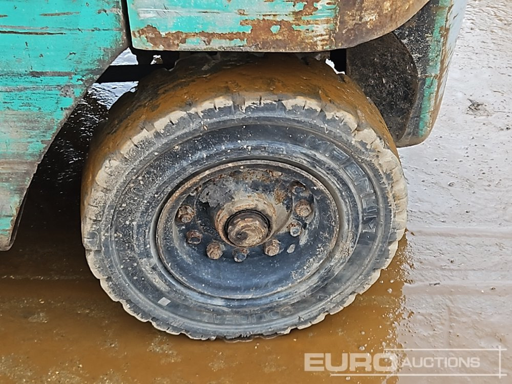 Chariot élévateur diesel Mitsubishi FD20: photos 10