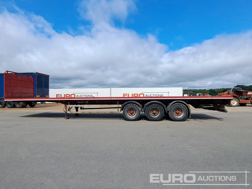 Montracon 45' Tri Axle Flat Trailer, Goal Post Sockets - Semi-remorque plateau: photos 2 Montracon 45' Tri Axle Flat Trailer, Goal Post Sockets - Semi-remorque plateau: photos 2