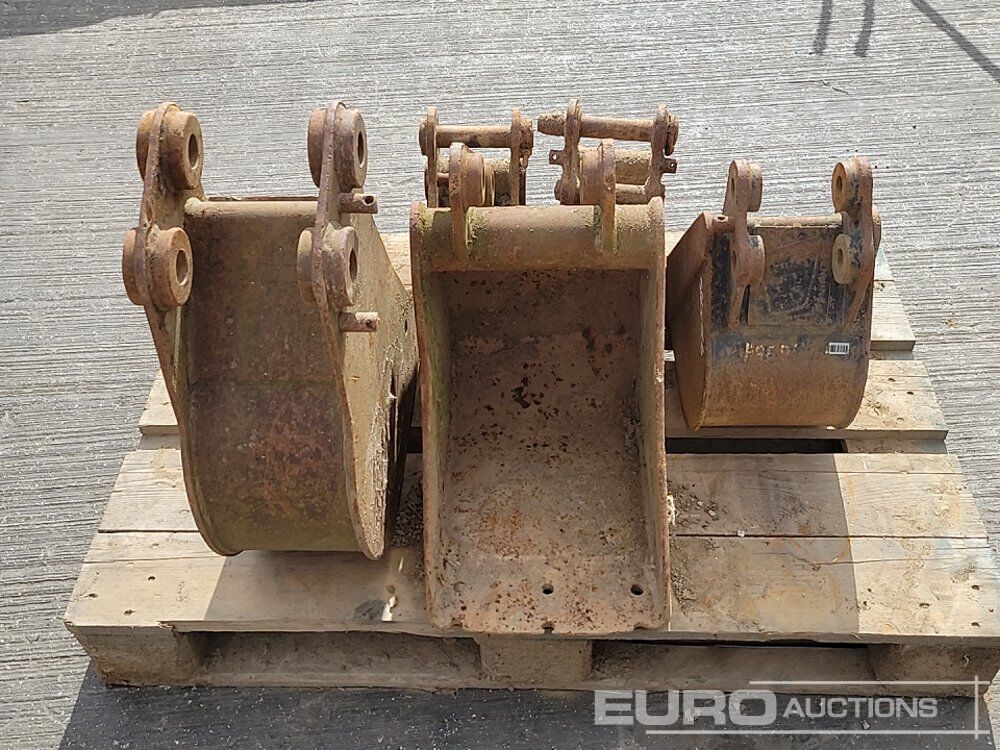 Pallet Of Assorted Buckets - Godet: photos 4 Pallet Of Assorted Buckets - Godet: photos 4