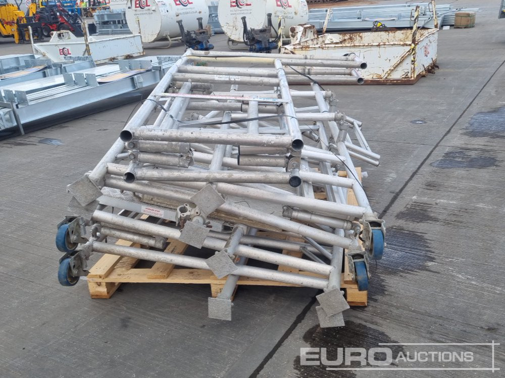 Pallet of Folding Aluminium Scaffolding - Matériel de chantier: photos 4 Pallet of Folding Aluminium Scaffolding - Matériel de chantier: photos 4