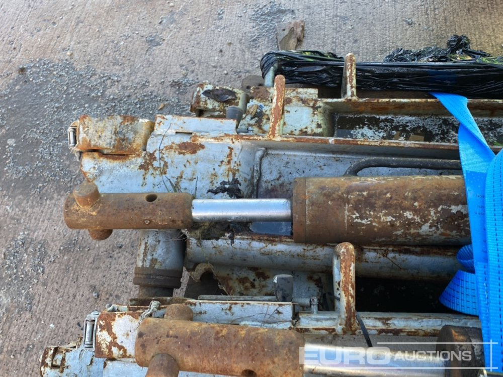 Matériel de chantier Pallet of Parts (2 of): photos 8 Matériel de chantier Pallet of Parts (2 of): photos 8