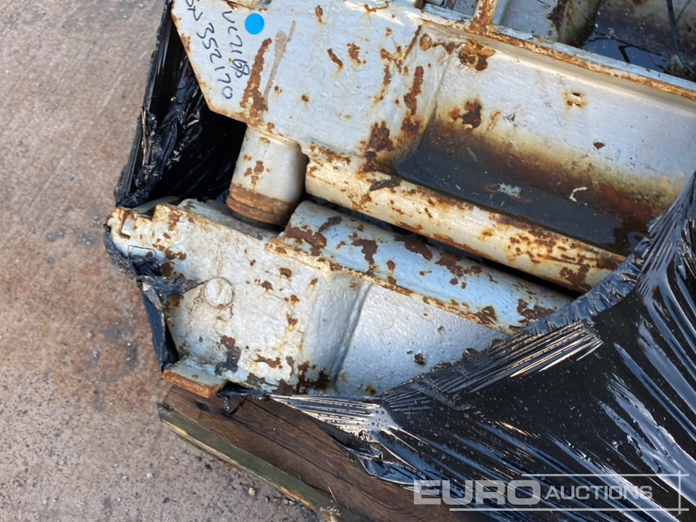 Matériel de chantier Pallet of Parts (2 of): photos 12 Matériel de chantier Pallet of Parts (2 of): photos 12