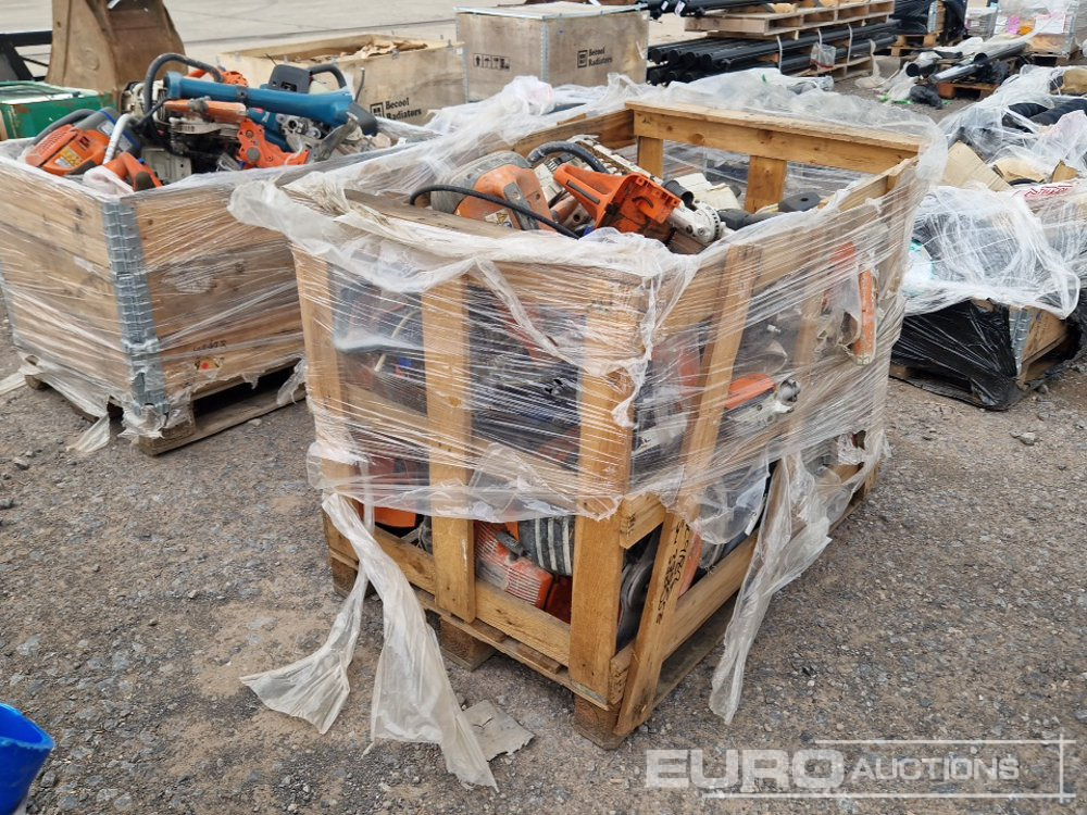 Pallet of Stihl Consaws, Pole Saw Head & Engine (Spares) - Matériel de chantier: photos 1 Pallet of Stihl Consaws, Pole Saw Head & Engine (Spares) - Matériel de chantier: photos 1