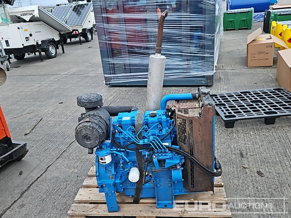 Perkins 4 Cylinder Engine - Moteur: photos 2 Perkins 4 Cylinder Engine - Moteur: photos 2