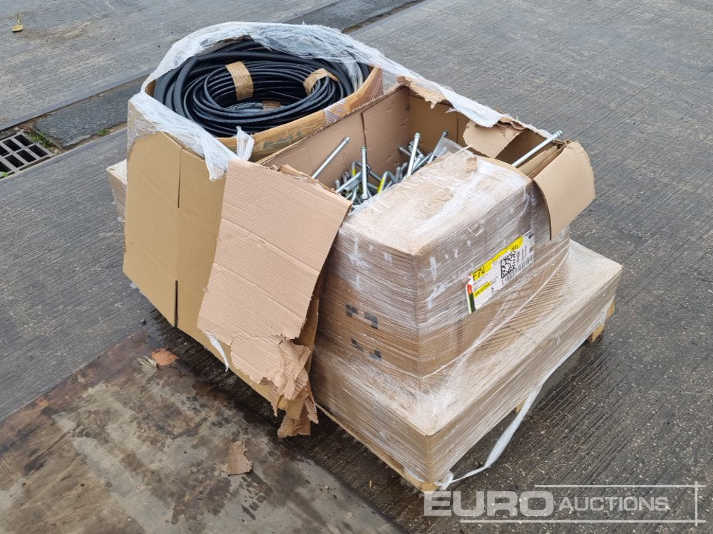 Pallet of Hydraulic Adaptors, Hose & Inserts - Pièces de rechange: photos 1 Pallet of Hydraulic Adaptors, Hose & Inserts - Pièces de rechange: photos 1