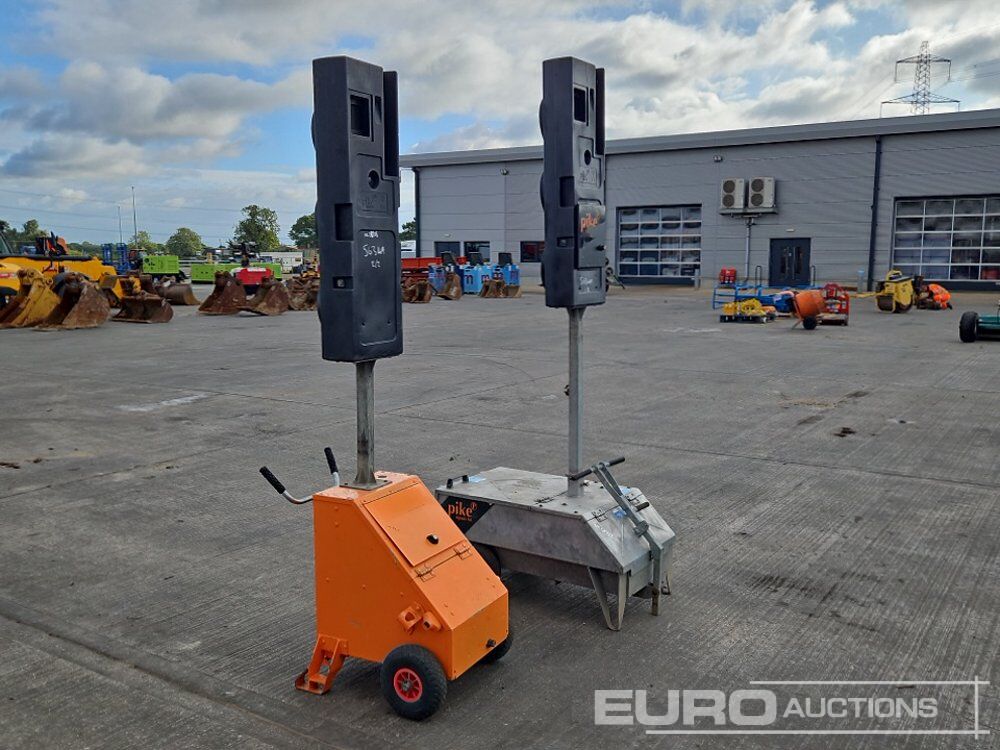 Pikes 2 Way Traffic Light System - Remorque porte engin: photos 1 Pikes 2 Way Traffic Light System - Remorque porte engin: photos 1