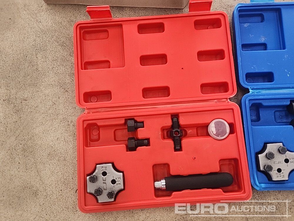 Professional Brake Line Double Flaring Tool (2 of) & 14Pc Injector Extracting Kit - Équipement de garage: photos 5 Professional Brake Line Double Flaring Tool (2 of) & 14Pc Injector Extracting Kit - Équipement de garage: photos 5