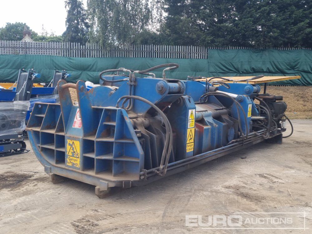 RORO Scrap Compactor, 6 Cylinder Engine - Crible: photos 1 RORO Scrap Compactor, 6 Cylinder Engine - Crible: photos 1