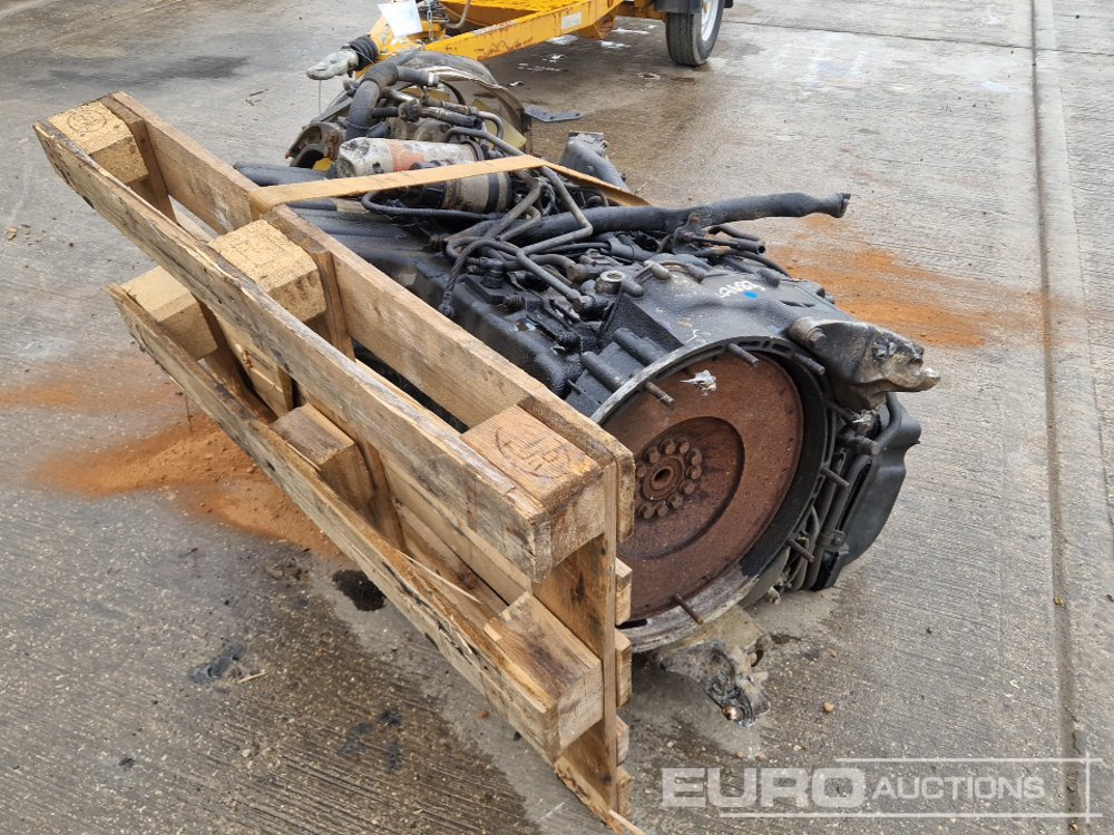 Renault 6 Cylinder Engine - Moteur: photos 3 Renault 6 Cylinder Engine - Moteur: photos 3